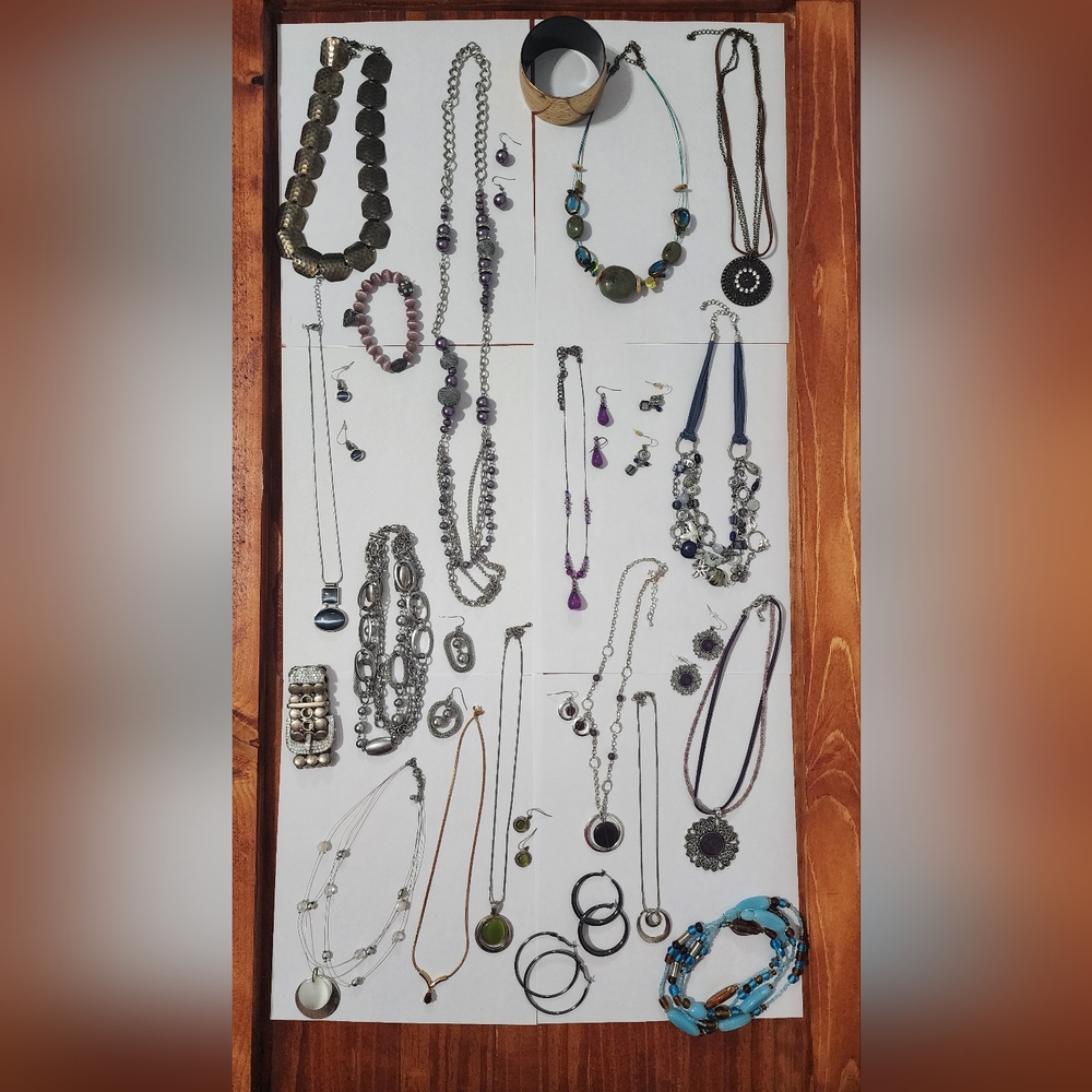 1 Lot of Premier Designs & Christopher Banks jewelry